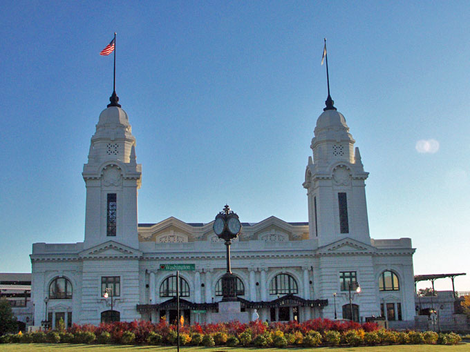 The new roundabout and Worcester Union Station
